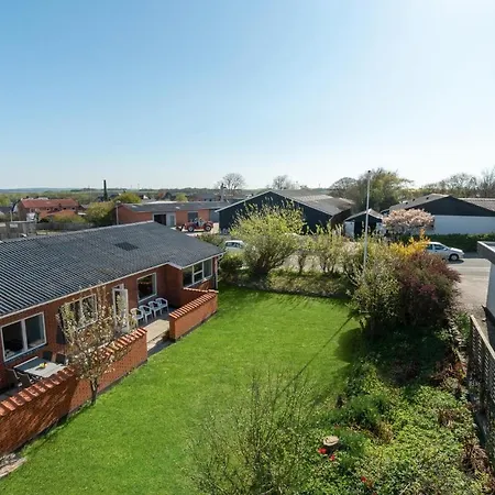 Stunning In With Wifi And 5 Bedrooms Ferienhaus