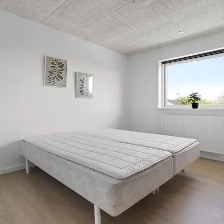 Stunning In With Wifi And 5 Bedrooms Ferienhaus